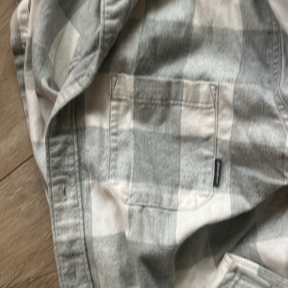 Eddie Bauer classic fit men’s flannel - Picture 4 of 4